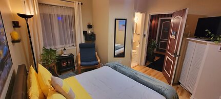 Kokomo Inn - Tropical Riverfront B&B