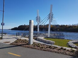 Kokomo Inn - Tropical Riverfront B&B