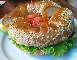 Kokomo Inn - Tropical Riverfront B&B