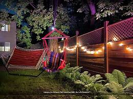 Kokomo Inn - Tropical Riverfront B&B