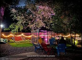 Kokomo Inn - Tropical Riverfront B&B