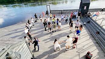 Kokomo Inn - Tropical Riverfront B&B