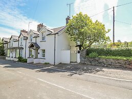 Bryniau Bychain Cottage