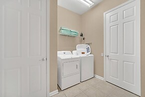 Lakeview Condo, Directly Next To Pool! Near WDW