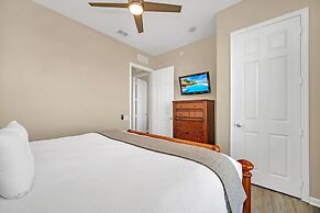 Lakeview Condo, Directly Next To Pool! Near WDW