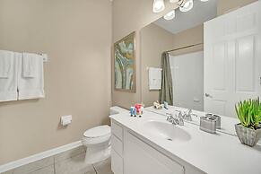 Lakeview Condo, Directly Next To Pool! Near WDW