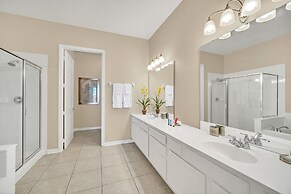 Lakeview Condo, Directly Next To Pool! Near WDW