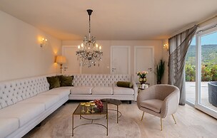 Inland villa Senses with pool and spa