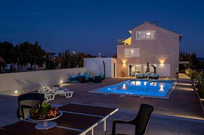 Inland villa Senses with pool and spa