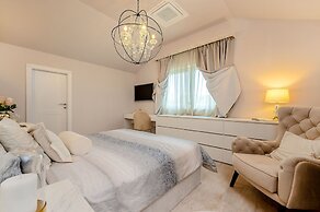 Inland villa Senses with pool and spa