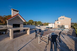 Inland villa Senses with pool and spa