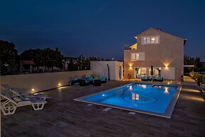 Inland villa Senses with pool and spa