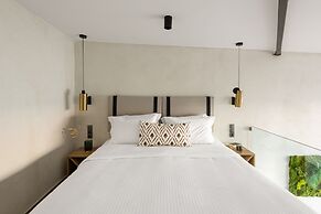 Akrotiri Olympus Luxury Suites