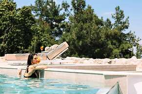 Akrotiri Olympus Luxury Suites