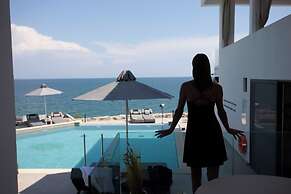 Akrotiri Olympus Luxury Suites