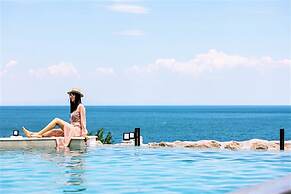 Akrotiri Olympus Luxury Suites