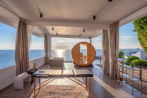 Akrotiri Olympus Luxury Suites