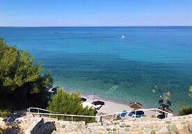 Akrotiri Olympus Luxury Suites