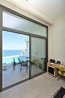 Akrotiri Olympus Luxury Suites