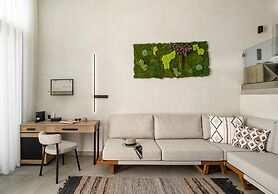 Akrotiri Olympus Luxury Suites