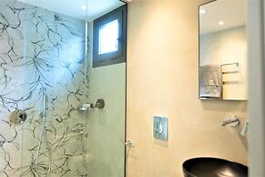 Akrotiri Olympus Luxury Suites