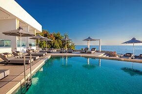 Akrotiri Olympus Luxury Suites