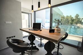 Akrotiri Olympus Luxury Suites