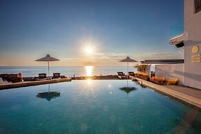 Akrotiri Olympus Luxury Suites