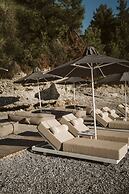 Akrotiri Olympus Luxury Suites