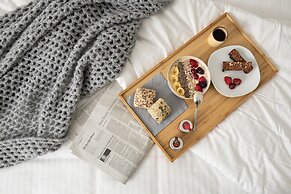 Akrotiri Olympus Luxury Suites