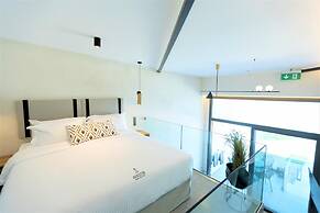 Akrotiri Olympus Luxury Suites