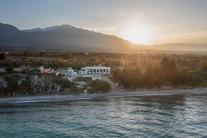 Akrotiri Olympus Luxury Suites