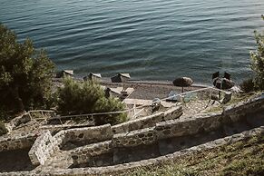 Akrotiri Olympus Luxury Suites