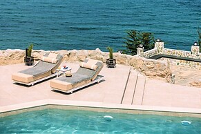 Akrotiri Olympus Luxury Suites