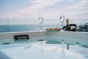 Akrotiri Olympus Luxury Suites