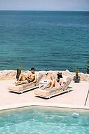 Akrotiri Olympus Luxury Suites