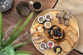 Akrotiri Olympus Luxury Suites