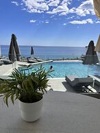 Akrotiri Olympus Luxury Suites