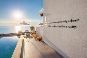 Akrotiri Olympus Luxury Suites