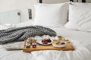 Akrotiri Olympus Luxury Suites