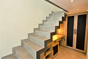 Akrotiri Olympus Luxury Suites