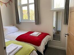 Worthing Beach 180 - 2 bed Seafront With Parking