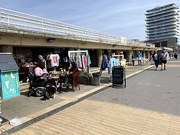 Worthing Beach 180 - 2 bed Seafront With Parking