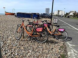 Worthing Beach 180 - 2 bed Seafront With Parking