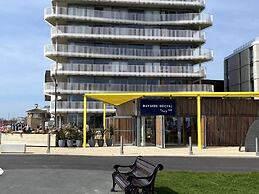Worthing Beach 180 - 2 bed Seafront With Parking