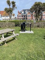 Worthing Beach 180 - 2 bed Seafront With Parking