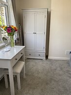 Worthing Beach 180 - 2 bed Seafront With Parking