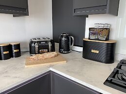 Worthing Beach 180 - 2 bed Seafront With Parking