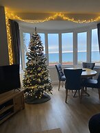 Worthing Beach 180 - 2 bed Seafront With Parking