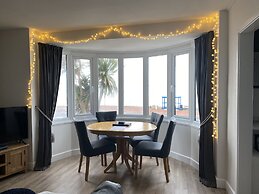 Worthing Beach 180 - 2 bed Seafront With Parking
